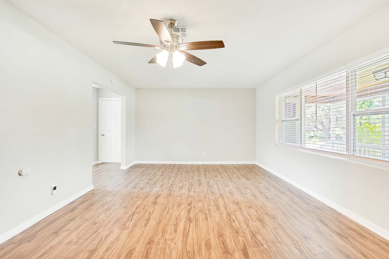 1115 N Powers Dr, Orlando photo 8