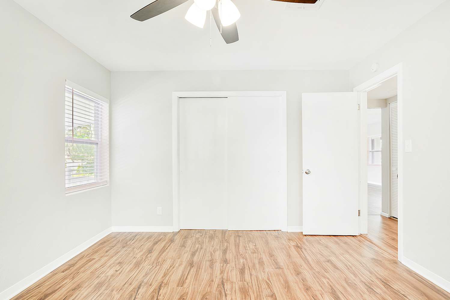 1115 N Powers Dr, Orlando photo 18