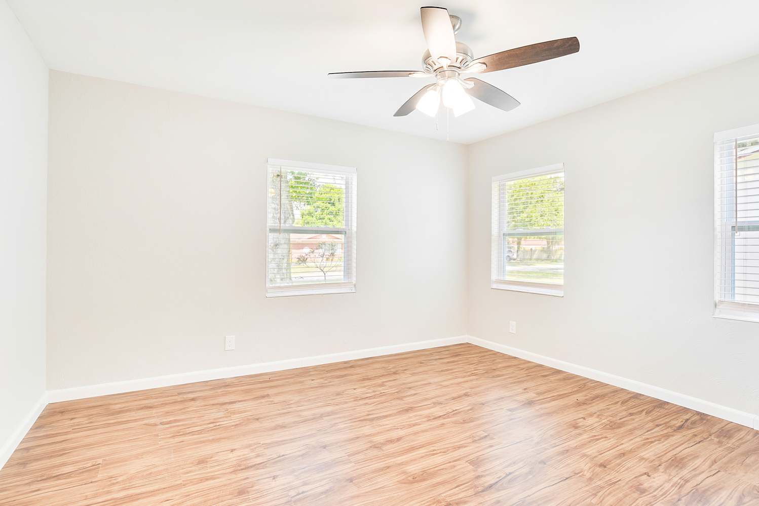 1115 N Powers Dr, Orlando photo 14