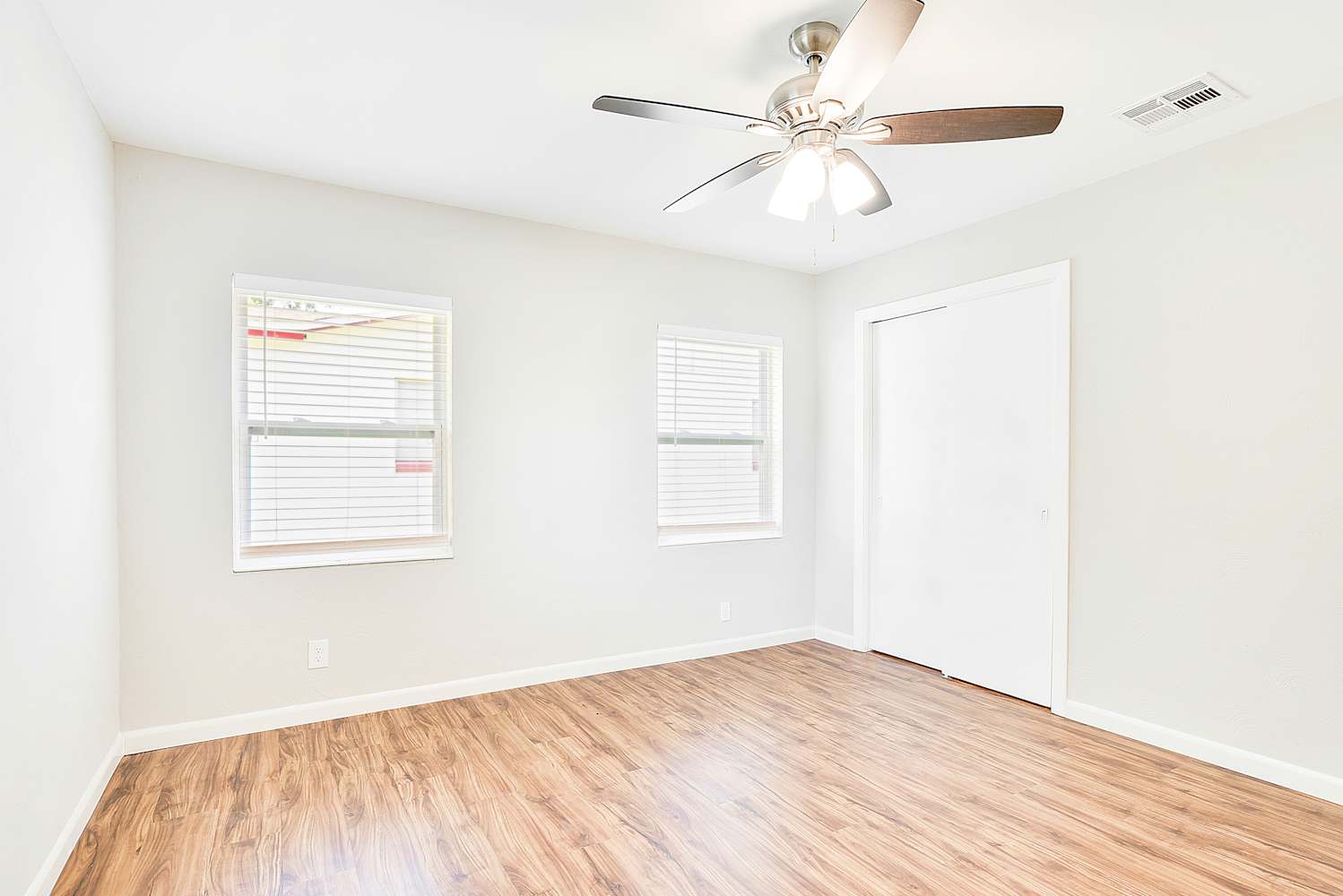 1115 N Powers Dr, Orlando photo 16