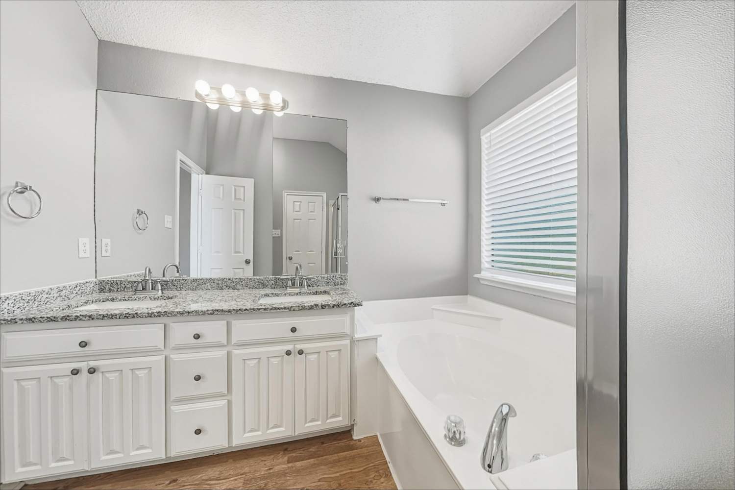 1117 Park Gln, Crowley photo 9