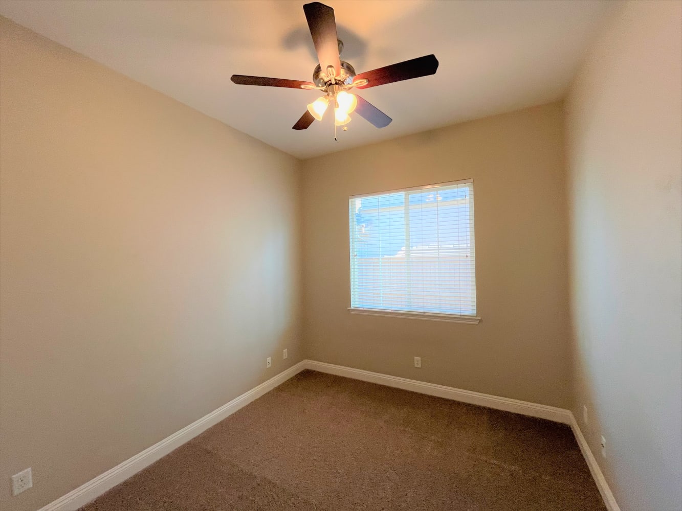 1118 Lawrence Ln, Lincoln photo 6