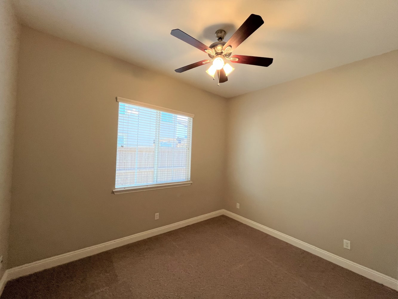 1118 Lawrence Ln, Lincoln photo 7