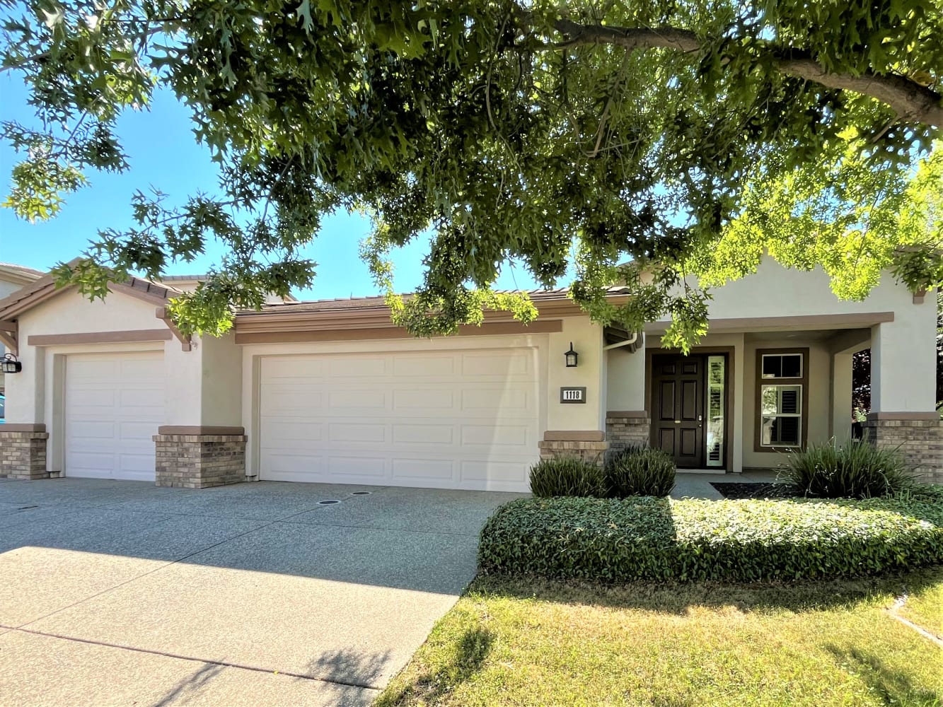 1118 Lawrence Ln, Lincoln photo 1