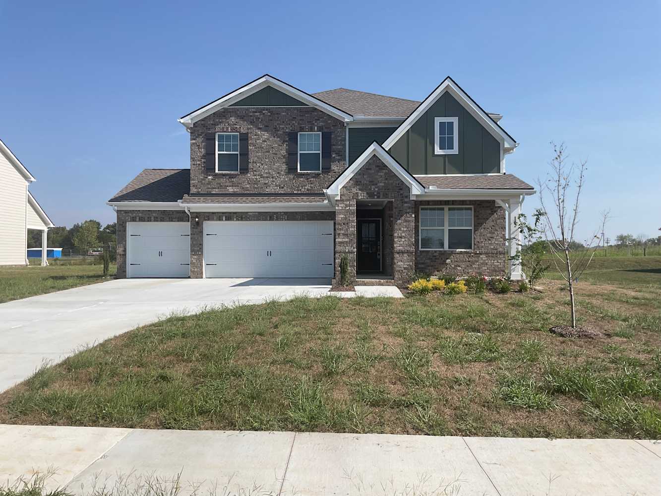 Front of 112 Longwood Drive, Lebanon, TN
