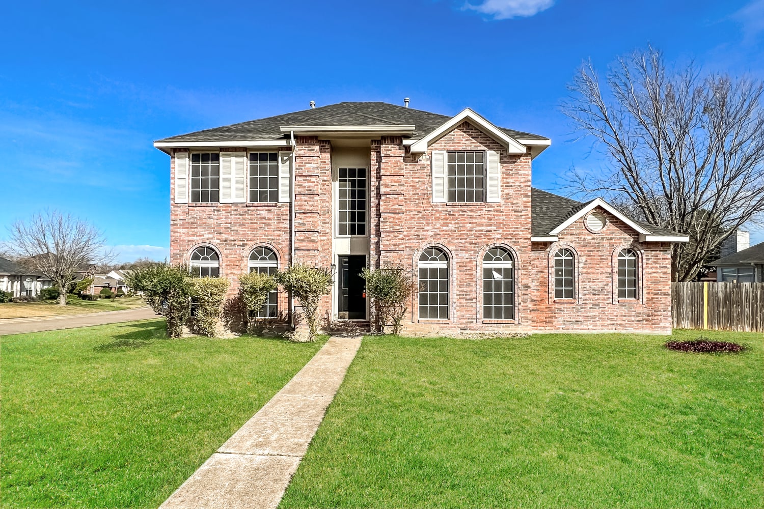 Front of 1129 Kensington, Desoto, TX