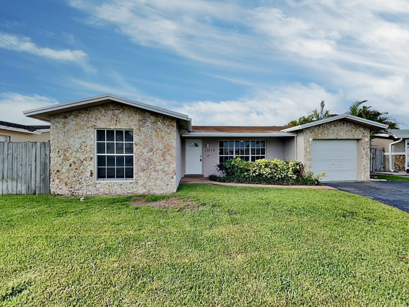 Front of 11370 NW 37th Pl, Sunrise, FL