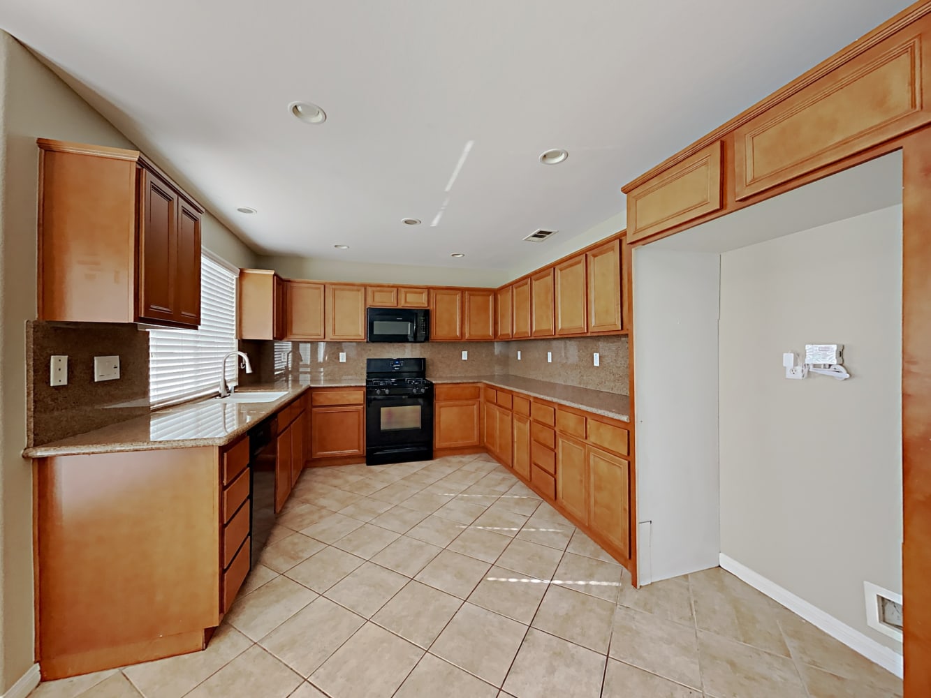 11512 Magnolia St, Corona photo 8