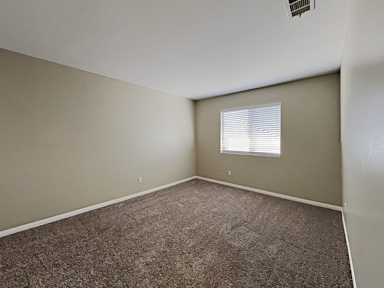 11512 Magnolia St, Corona photo 14