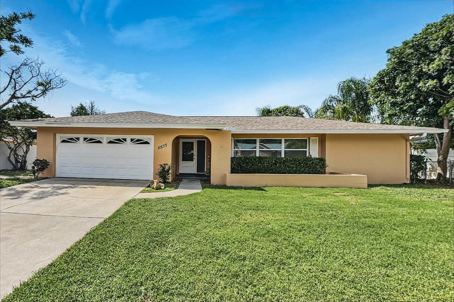 11577 Pine St, Seminole photo 1