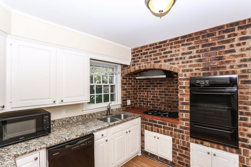 1159 Blackhawk Dr, Elgin photo 9