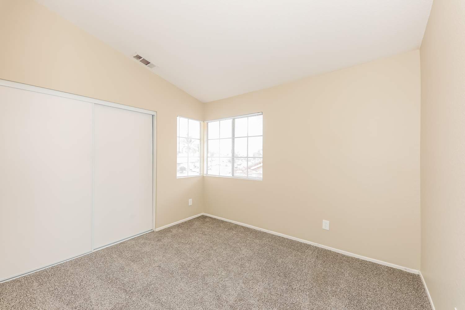 11761 Malagon Dr, Fontana photo 12