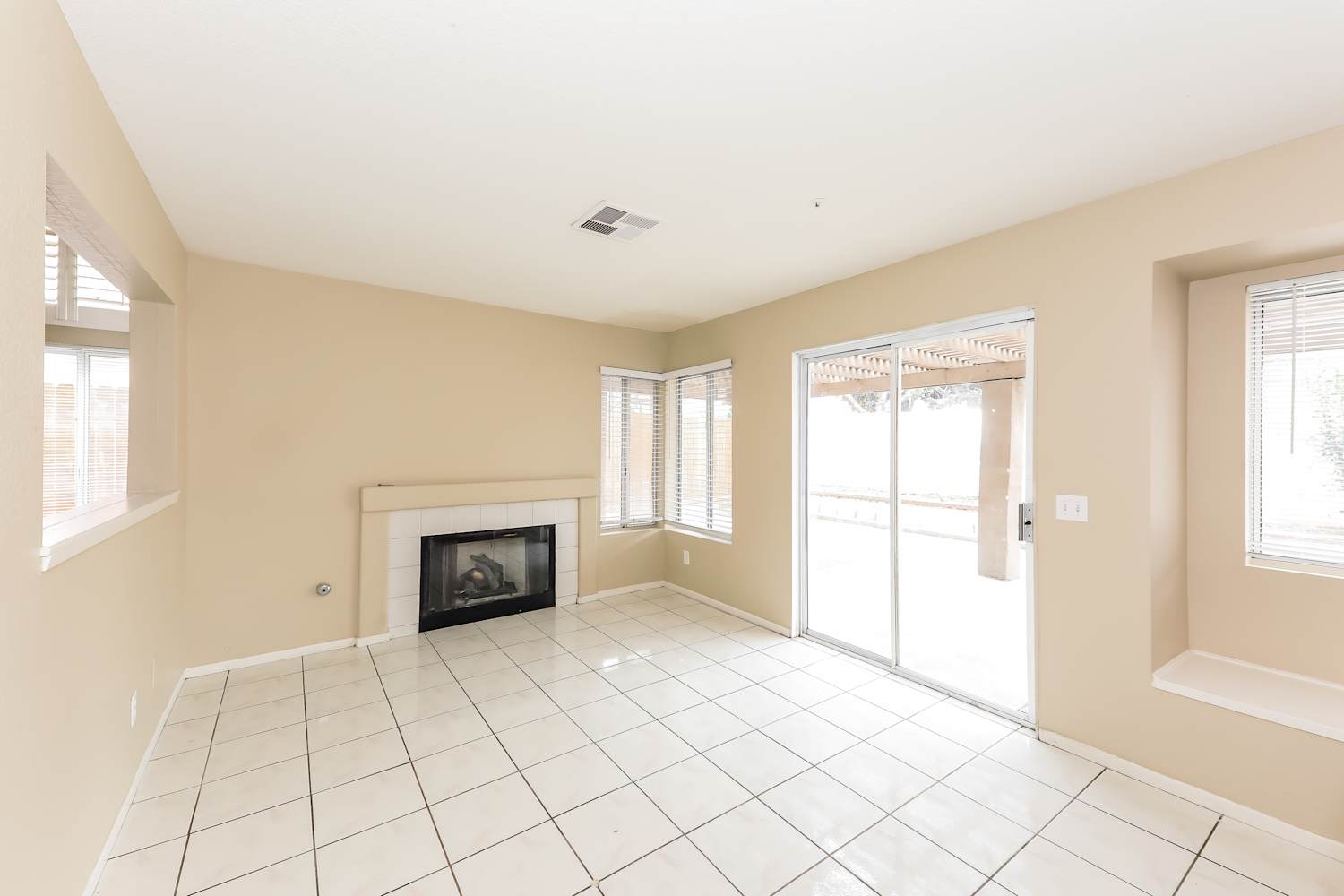 11761 Malagon Dr, Fontana photo 8