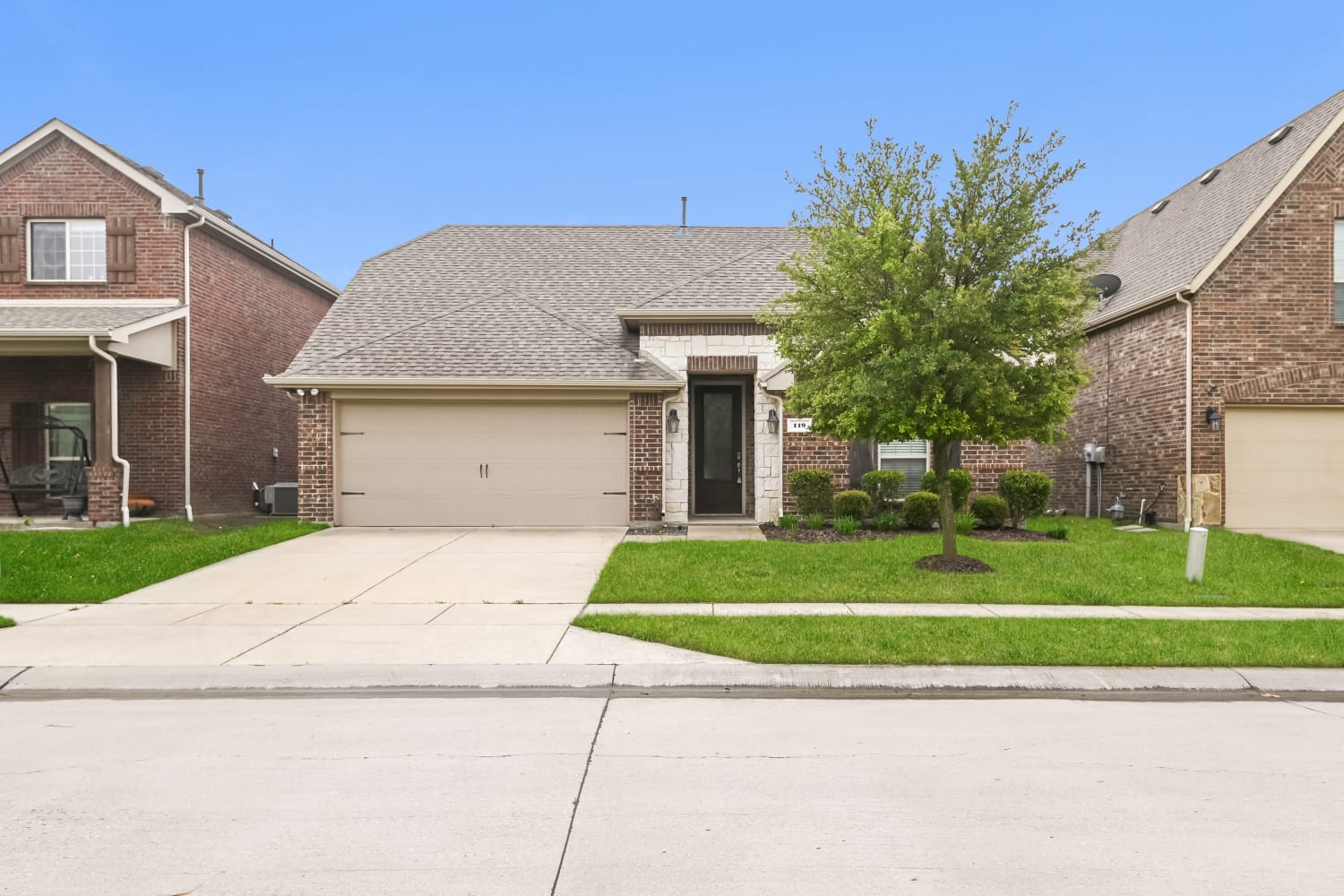 Front of 119 Charleston Ln, Fate, TX