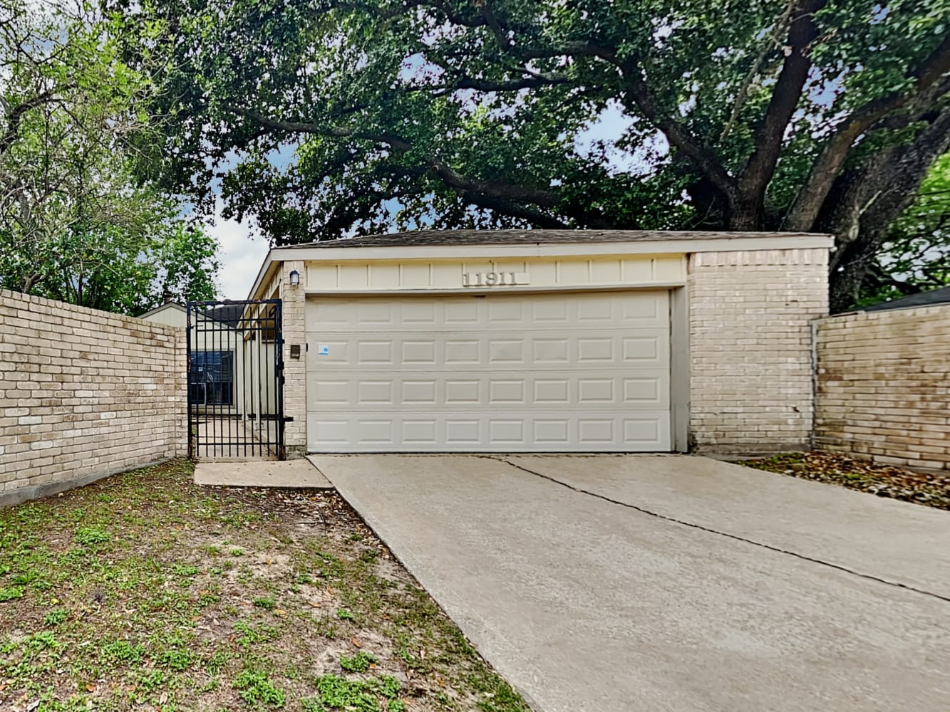 Front of 11911 N Youngwood Ln, Houston, TX