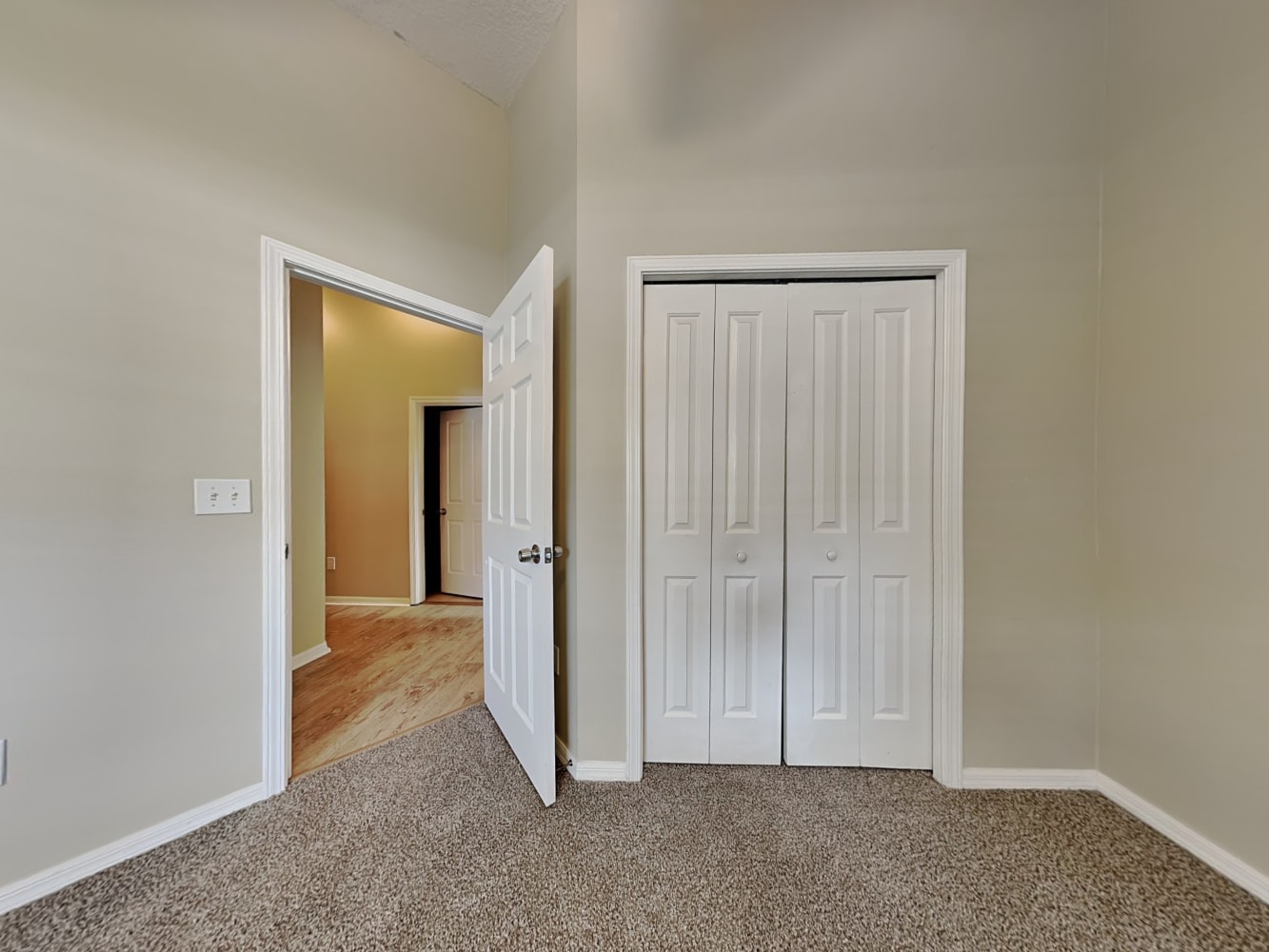 12048 Fall Creek Ct, Hudson photo 10