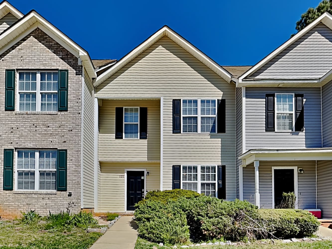 Front of 121 Blackthorne Ct, Clayton, NC