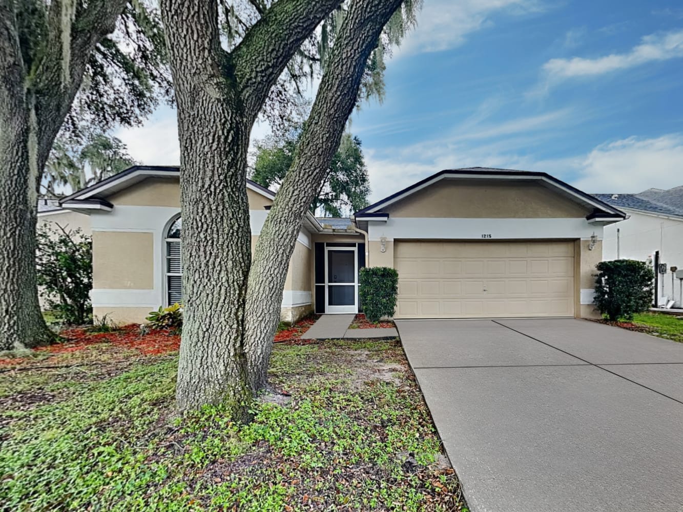Front of 1215 Tiger Wood Ct, Valrico, FL