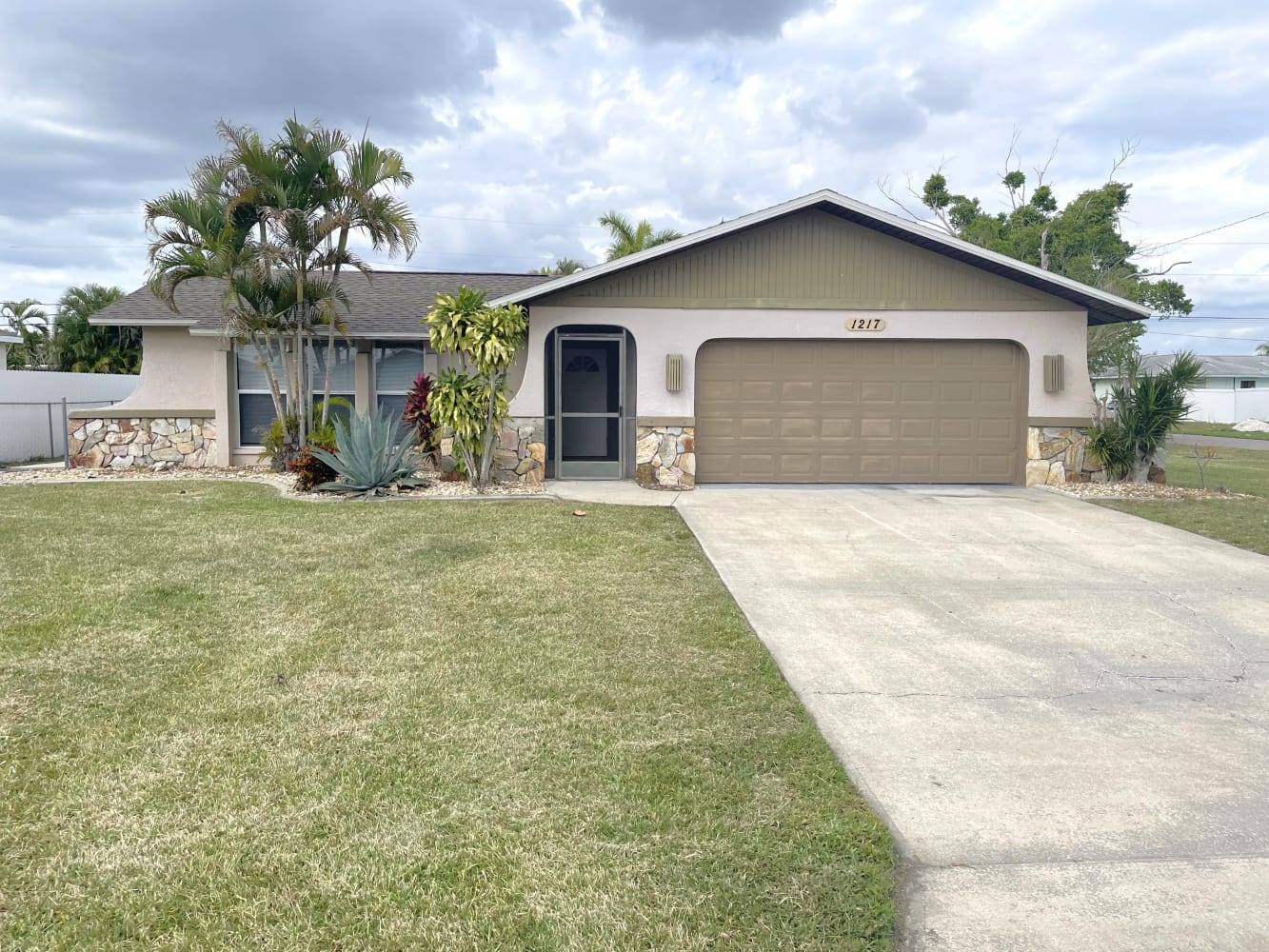 Front of 1217 SE 22nd St, Cape Coral, FL