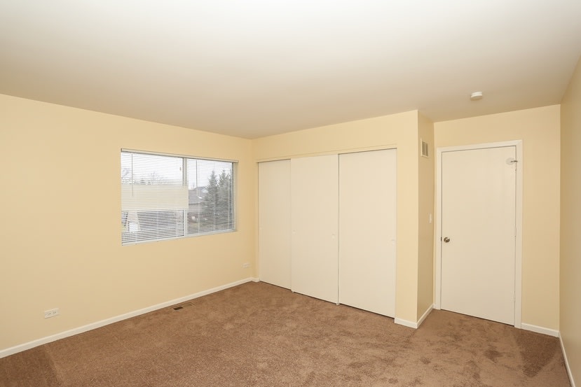 1225 Sebring Cir, Elgin photo 11