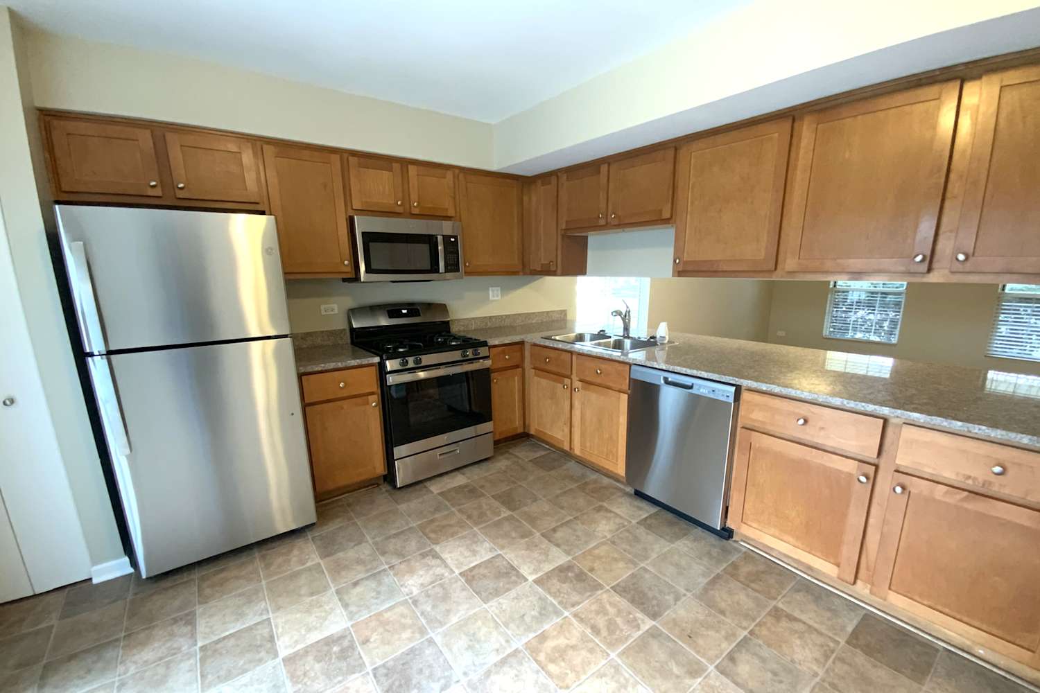 1225 Sebring Cir, Elgin photo 8
