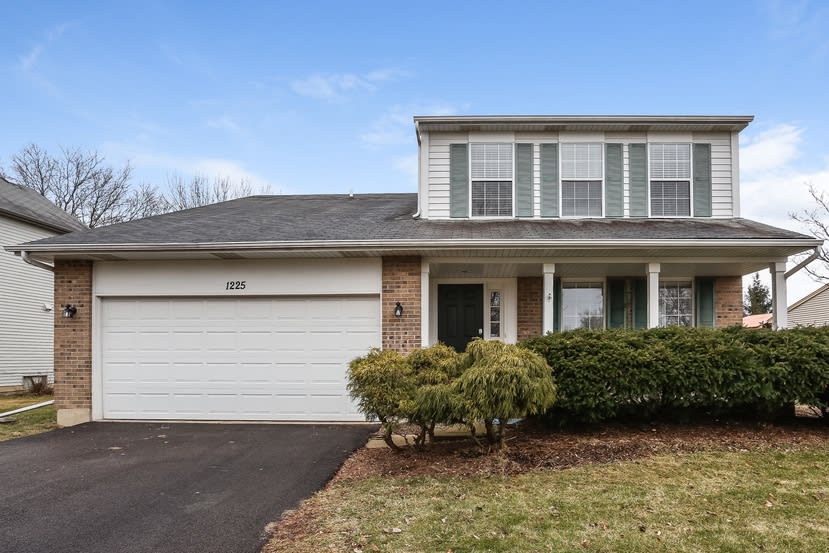 1225 Sebring Cir, Elgin photo 1