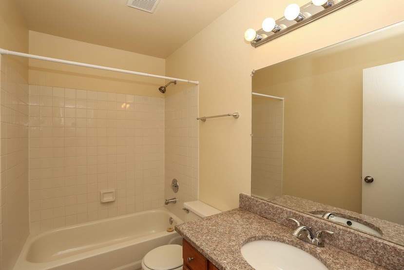 1225 Sebring Cir, Elgin photo 15