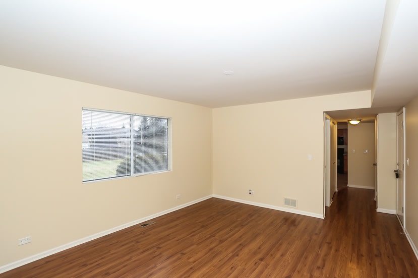 1225 Sebring Cir, Elgin photo 7