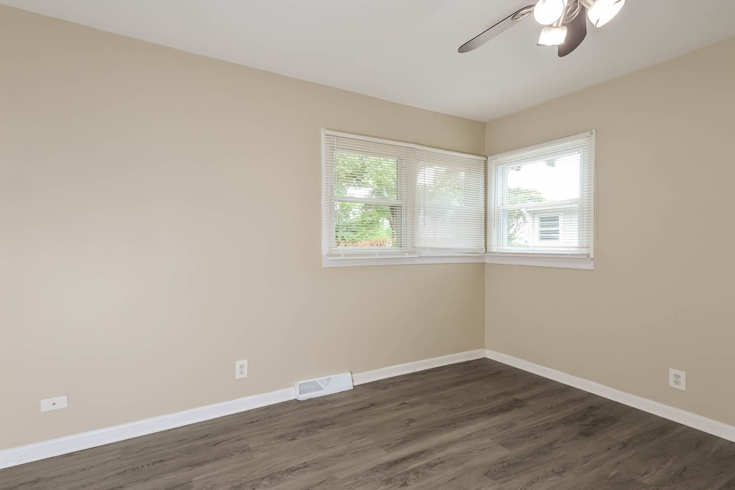 1227 S Lawler Ave, Lombard photo 9