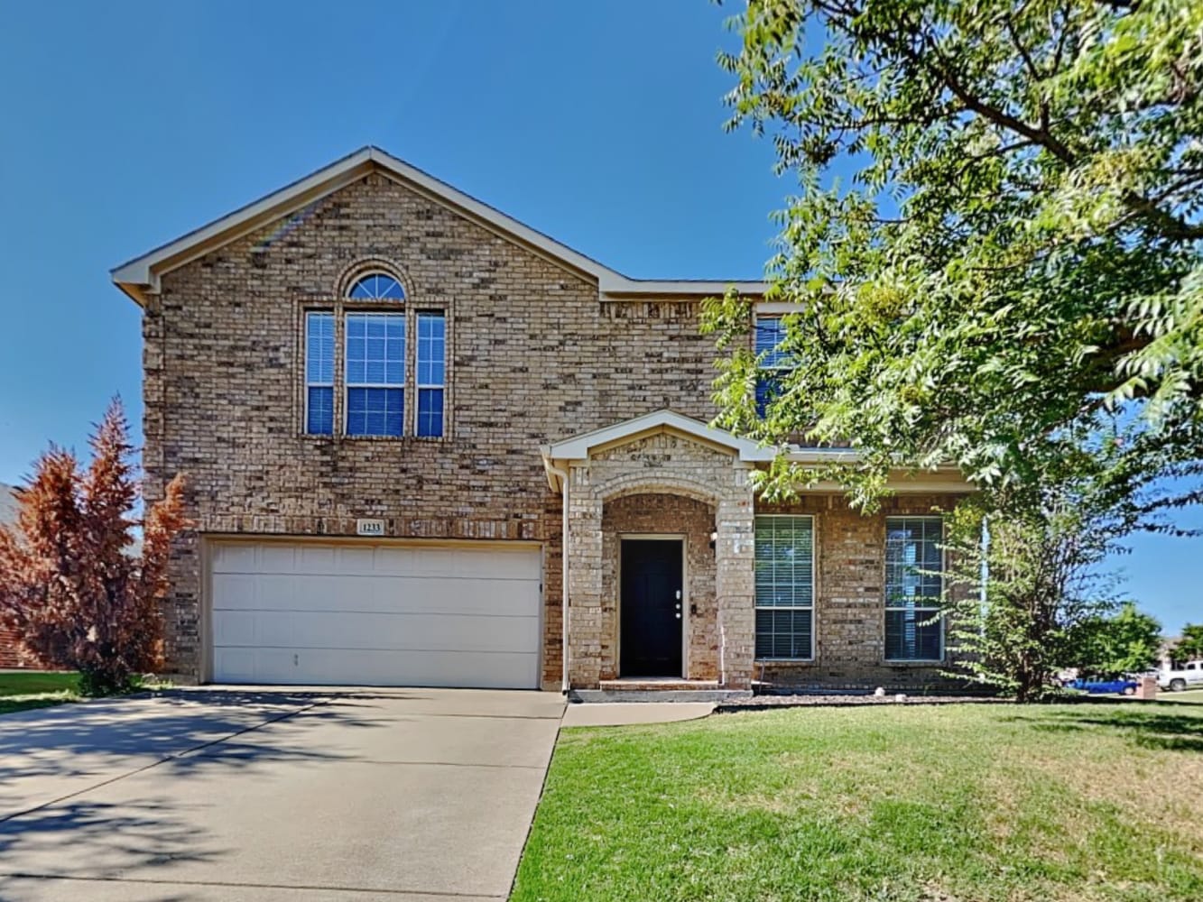 1233 Juniper Ln, Burleson photo 1