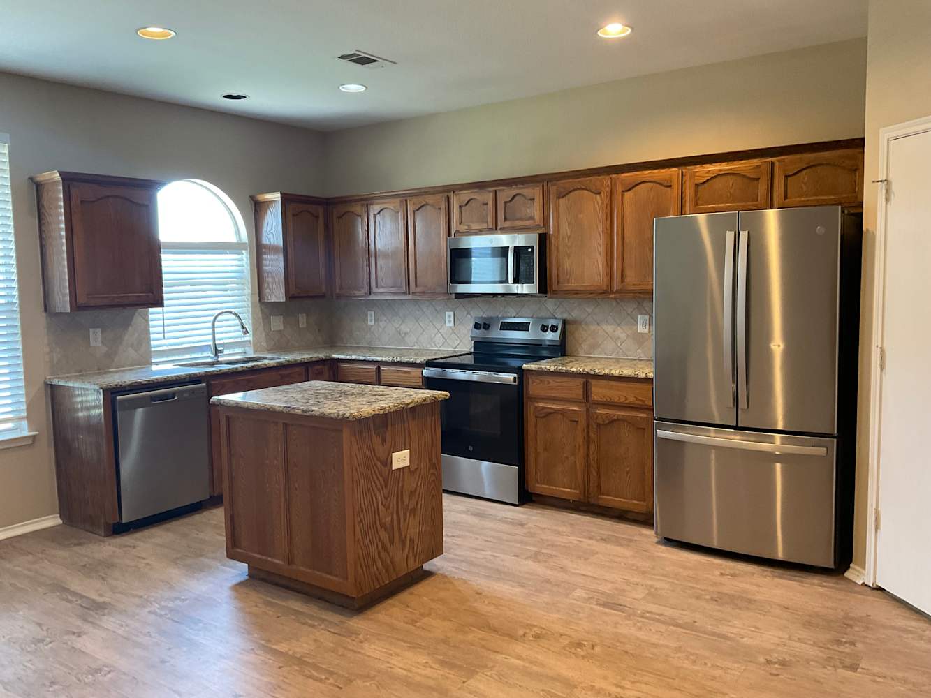 1233 Juniper Ln, Burleson photo 6