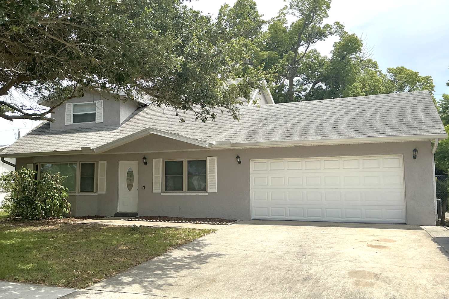 Front of 12332 Monarch Cir, Seminole, FL