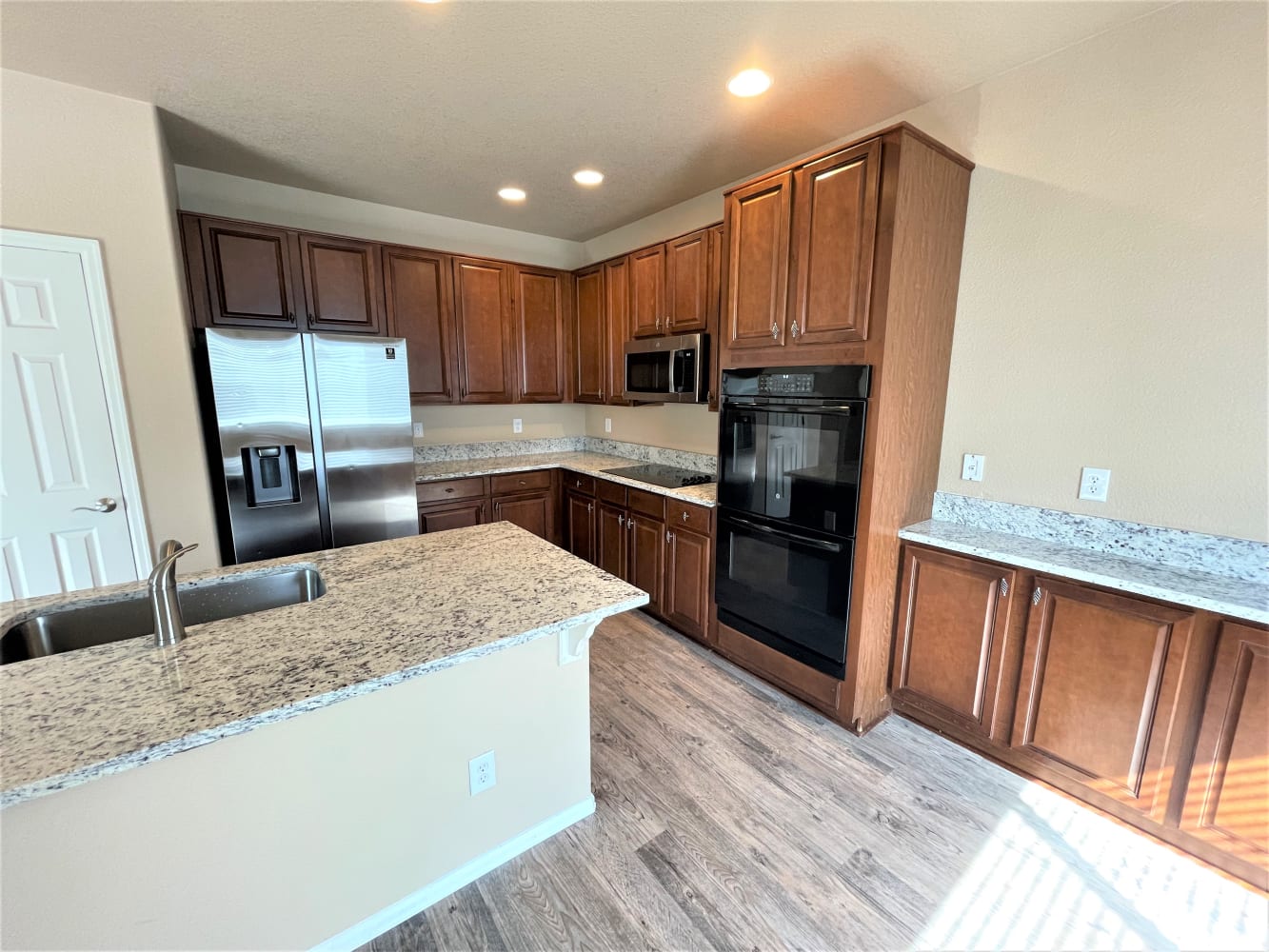 12386 Roslyn Way, Thornton photo 8