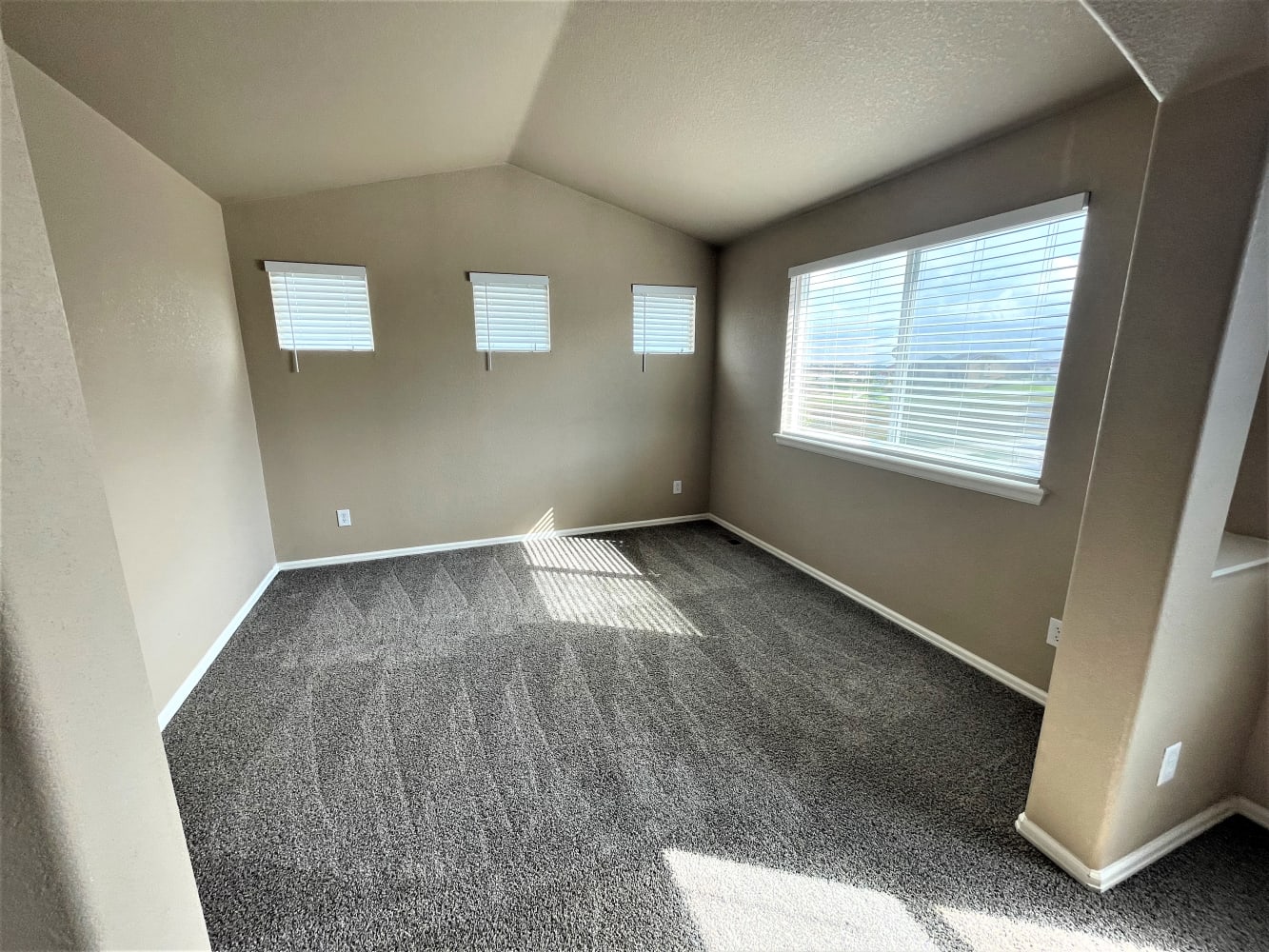 12386 Roslyn Way, Thornton photo 18