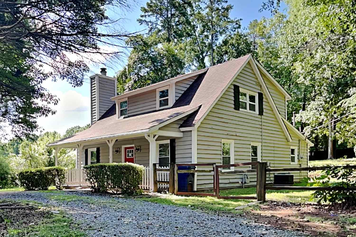 124 Plaza Dr, Harrisburg photo 1