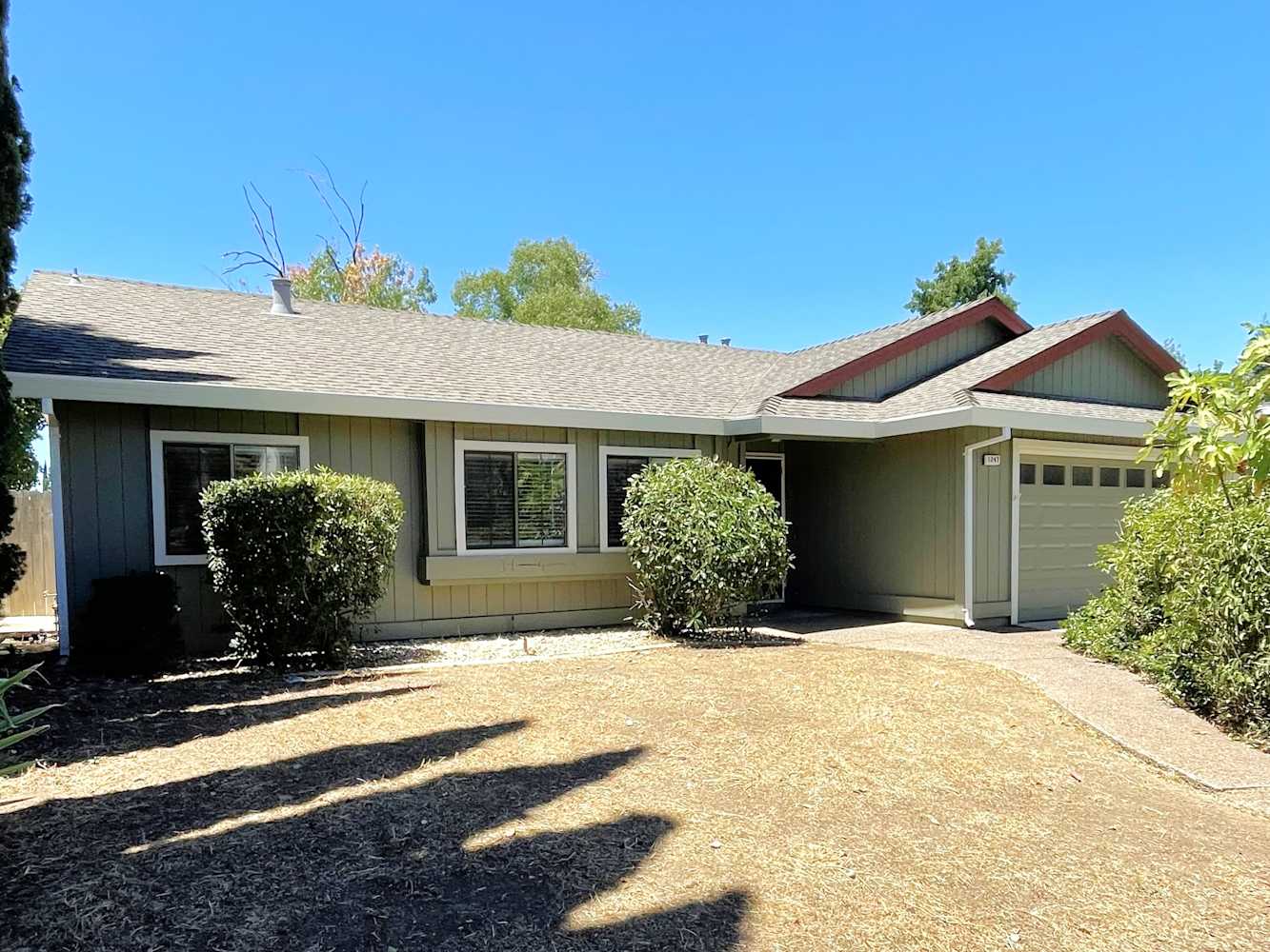 1247 Crescendo Dr, Roseville photo 1