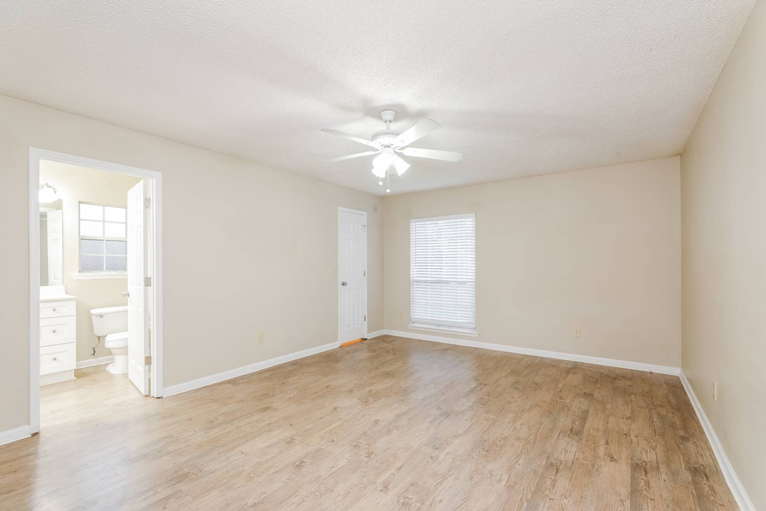 12520 Larkstone Ct, Jacksonville photo 9