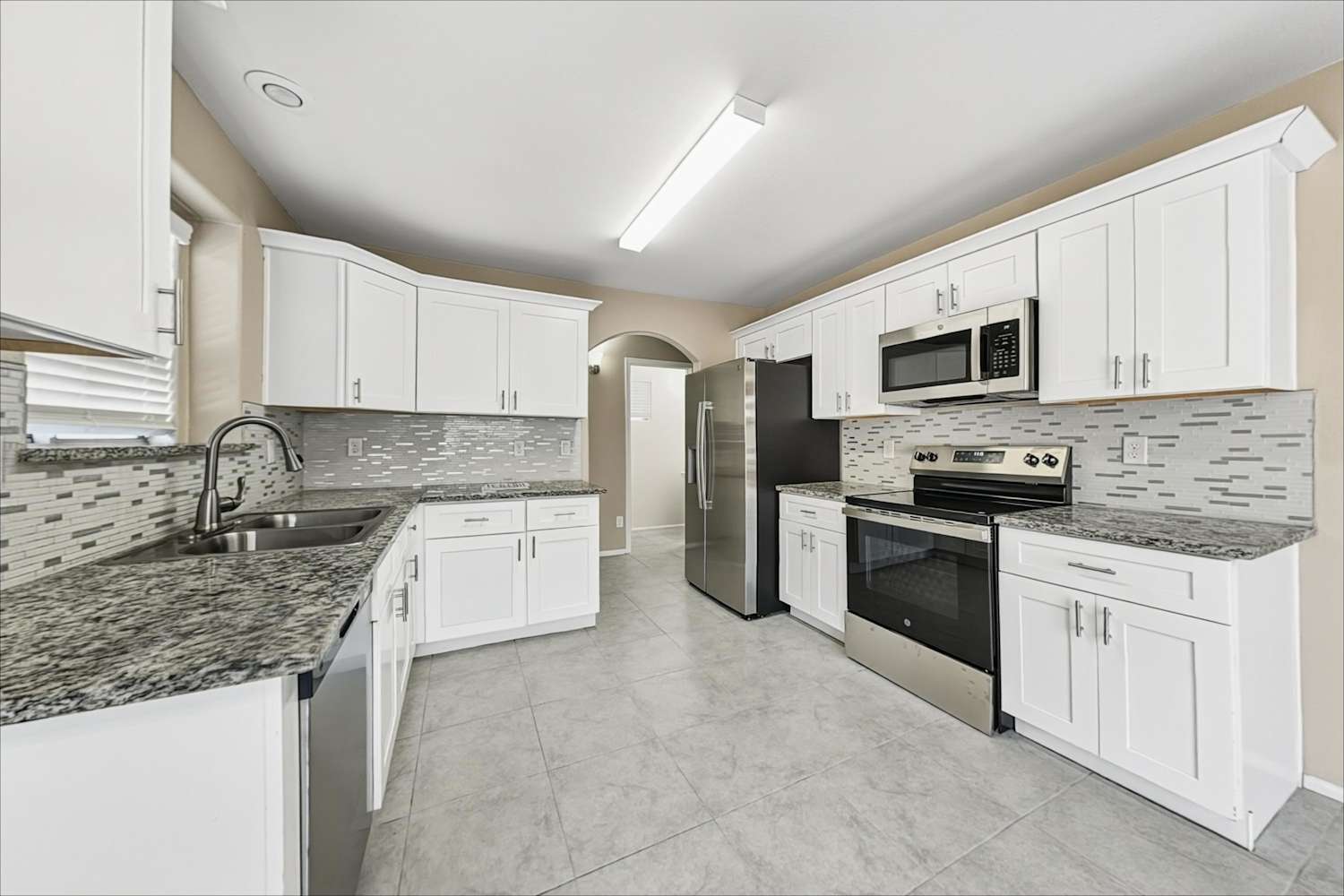 12614 W Medlock Dr, Litchfield Park photo 8