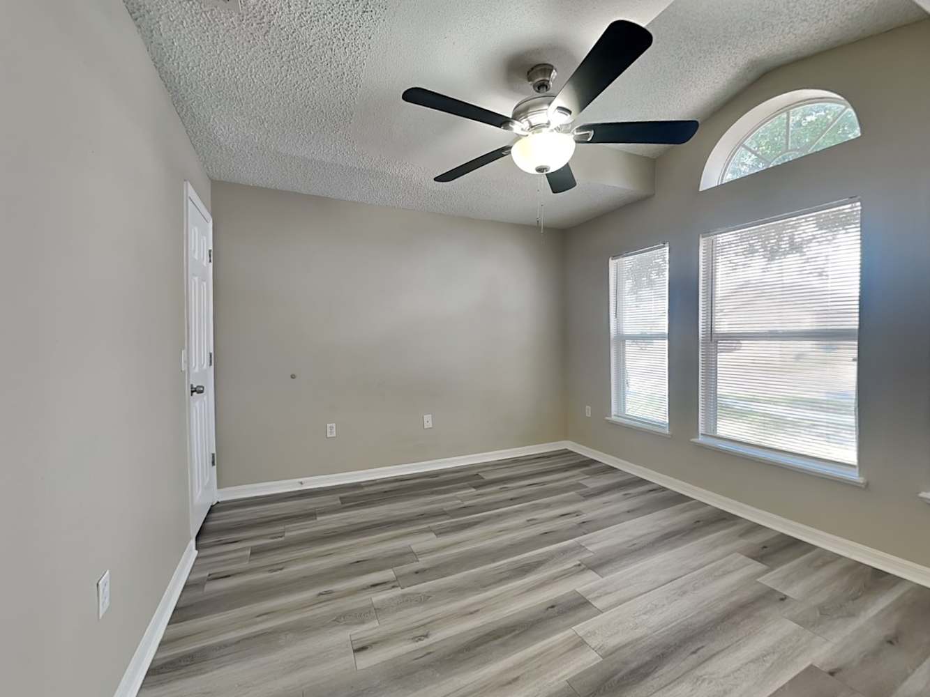 12636 Lake Vista Dr, Gibsonton photo 11