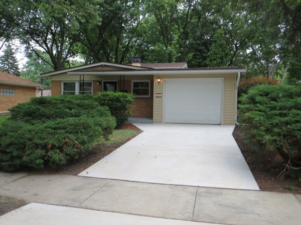 Front of 1271 Dakota Dr, Elgin, IL
