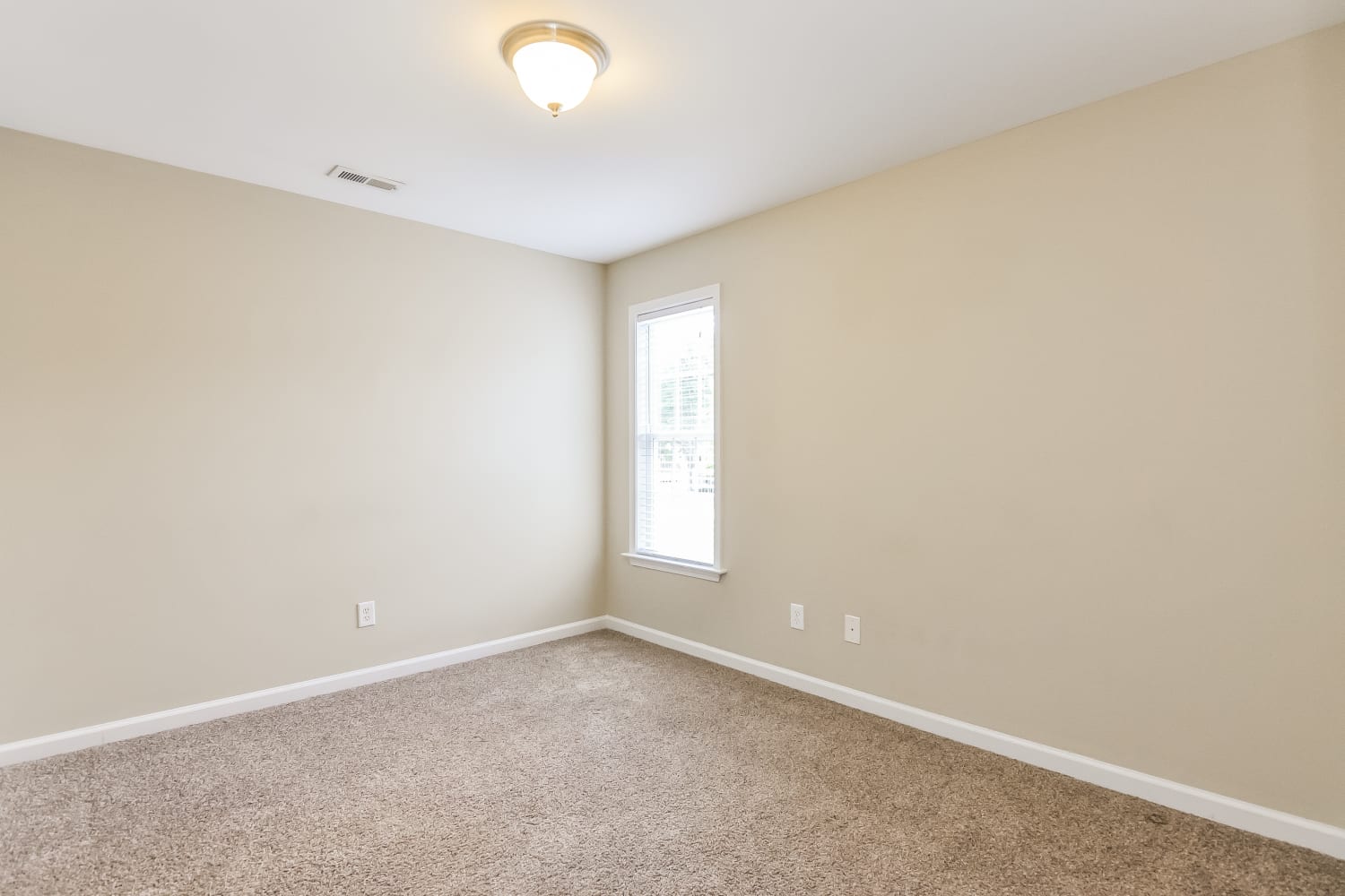 129 Rustic Ln, Smithfield photo 11