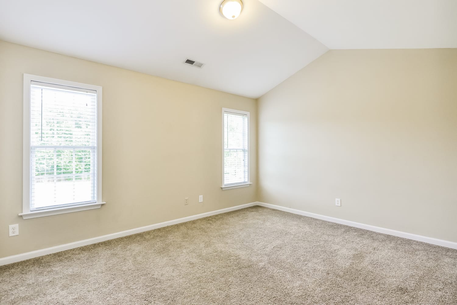 129 Rustic Ln, Smithfield photo 12