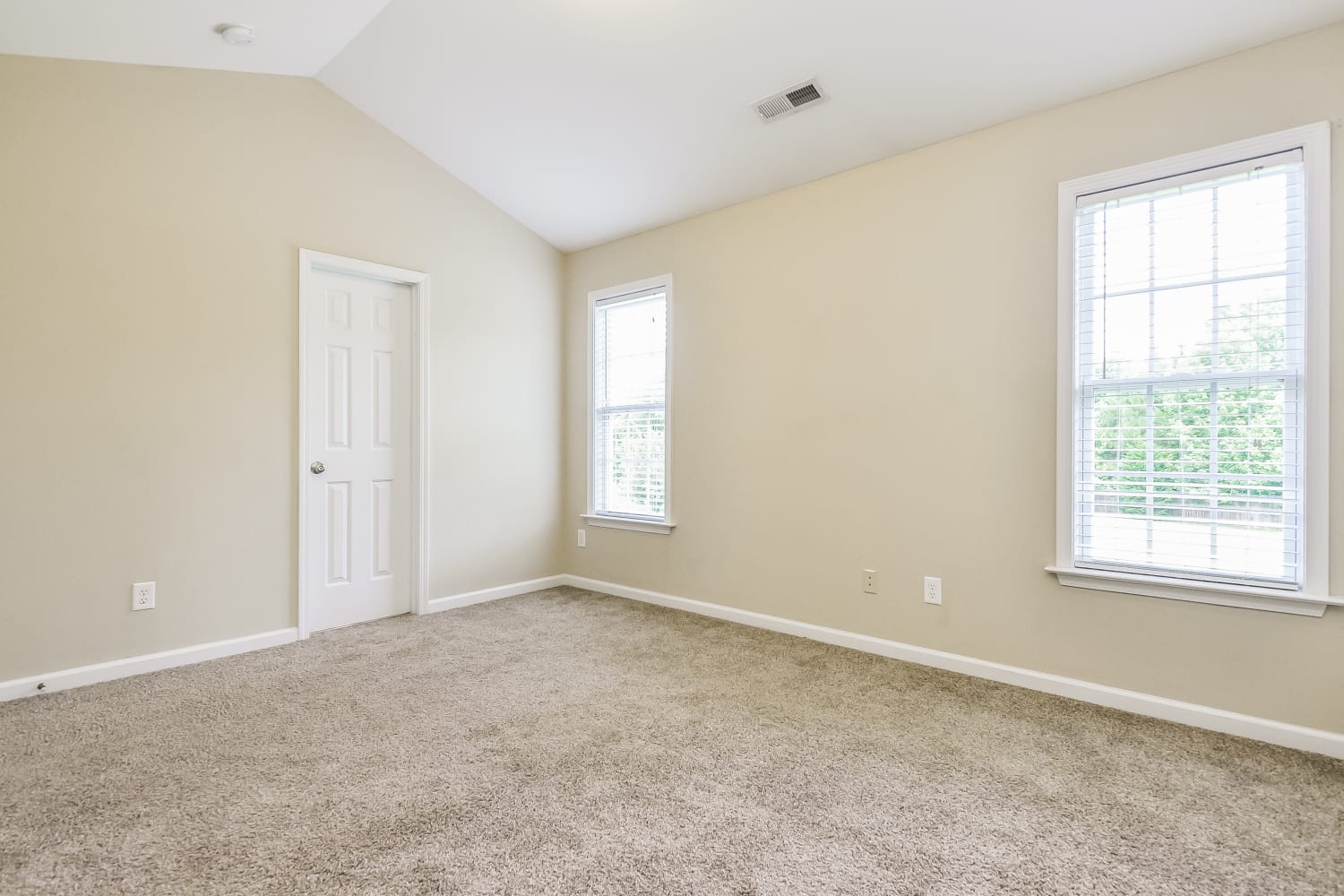 129 Rustic Ln, Smithfield photo 13