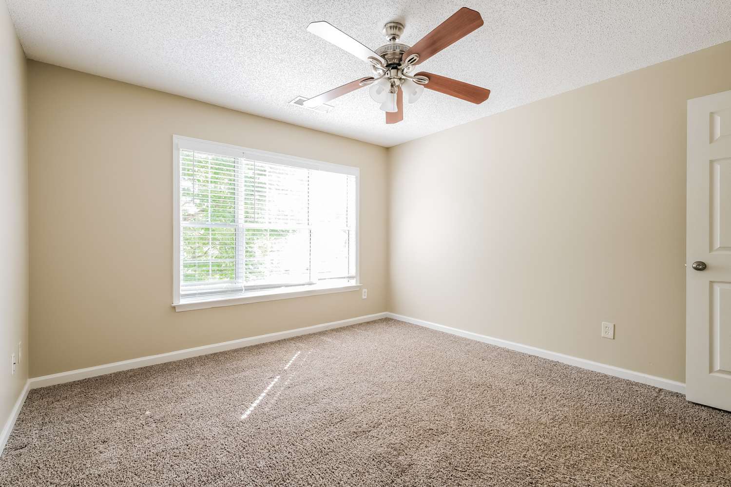 130 Lyndhurst Ct, Roswell photo 12