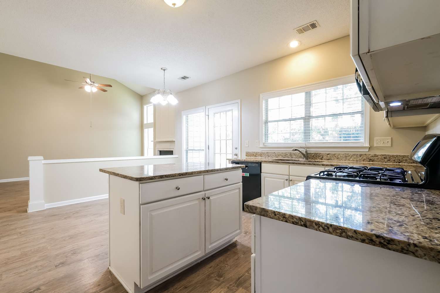 130 Lyndhurst Ct, Roswell photo 7
