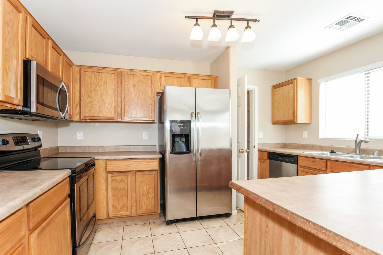 13032 W Mauna Loa Ln, El Mirage photo 6