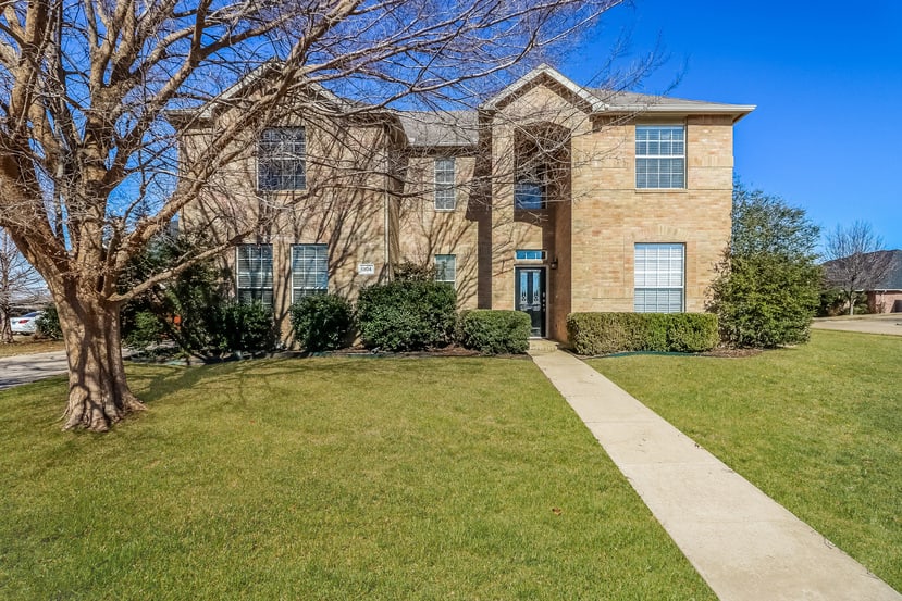 Front of 1304 Blue Gill Ct, Crowley, TX