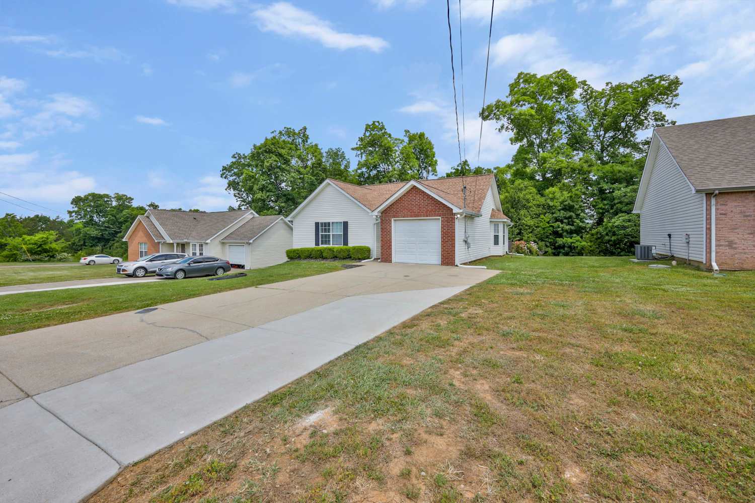 Front of 1304 Lyndsey Ridge Dr, La Vergne, TN