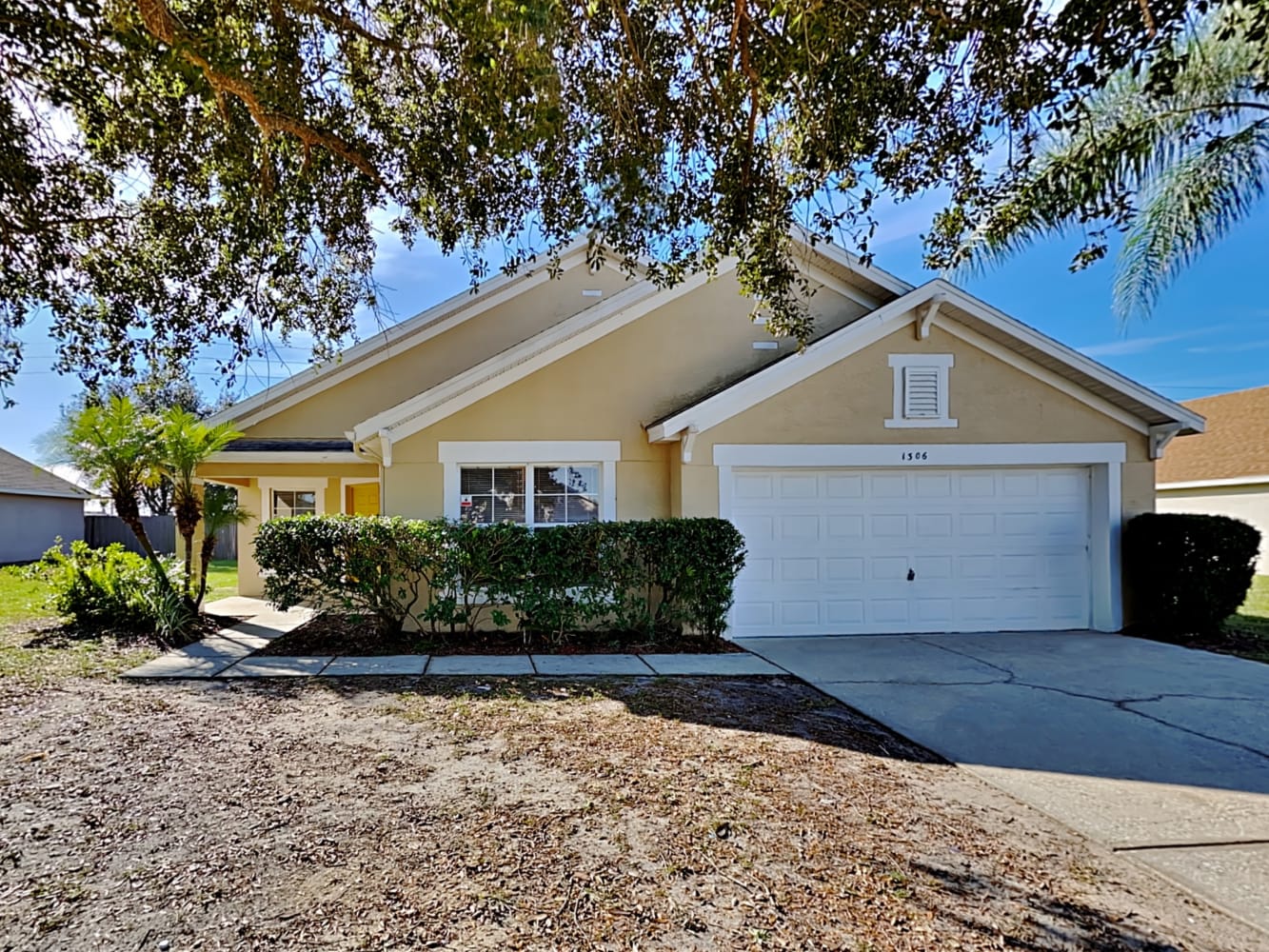 Front of 1306 Vista del Lago Blvd, Dundee, FL