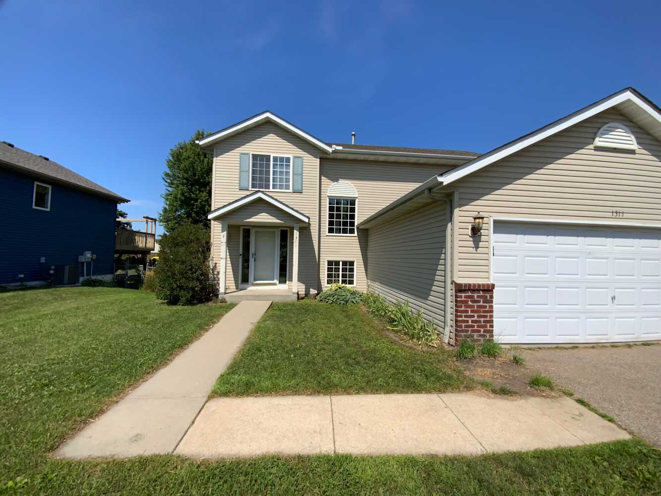 Front of 1311 Creekside Dr, Waconia, MN